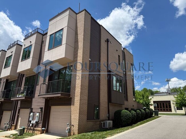 Building Photo - Beautiful  3-Bed / 3.5-Bath End-Unit Townhome with Rooftop Patio, Skyline Views & Climate-Control...