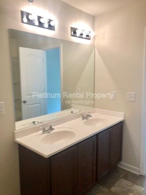 Building Photo - 2056 Belmont Cir NE