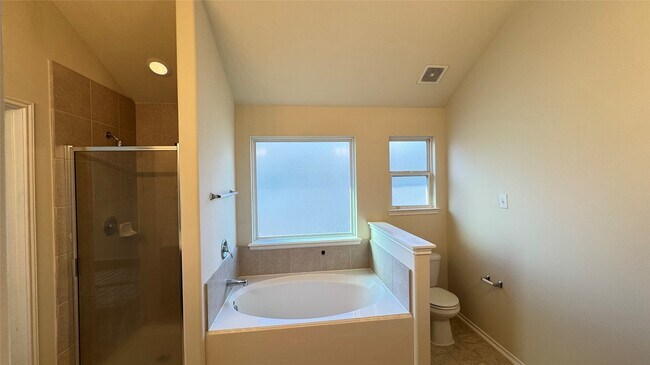 Building Photo - 914 Crestmont Trail Dr