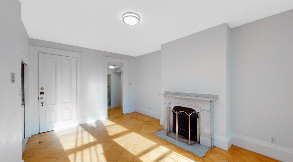 Building Photo - 482 Beacon St