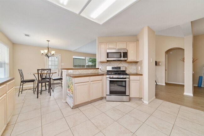 Building Photo - 8123 Solara Bend Ct