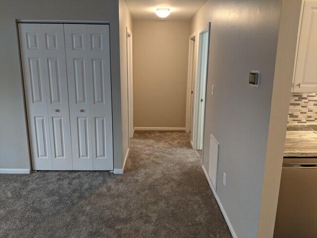 Building Photo - 25D Pine Ln