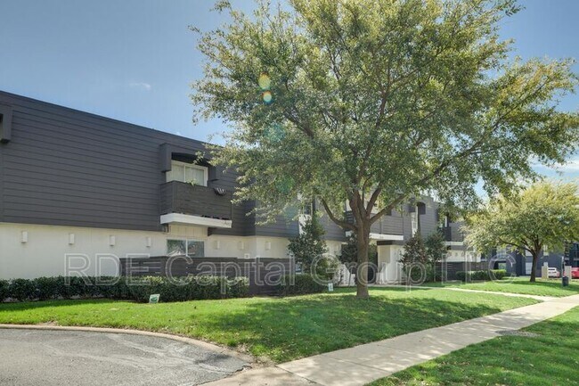 Building Photo - 2816 Throckmorton St
