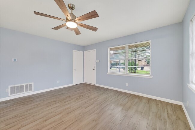 Building Photo - 3428 Bradford St