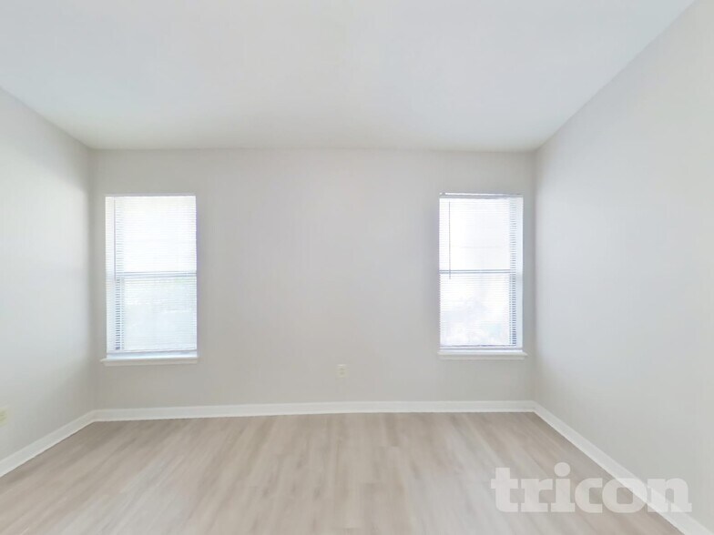 Building Photo - 1313 Independence Dr