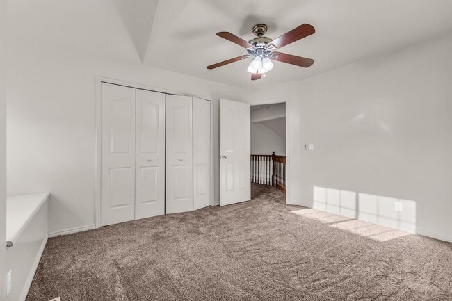 Building Photo - 5BR Sandy Home w/ NEW Flooring, Huge Basement & Large Backyard