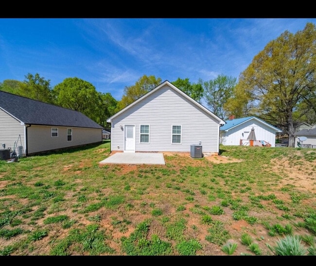 Building Photo - 423 Pleasant Ave