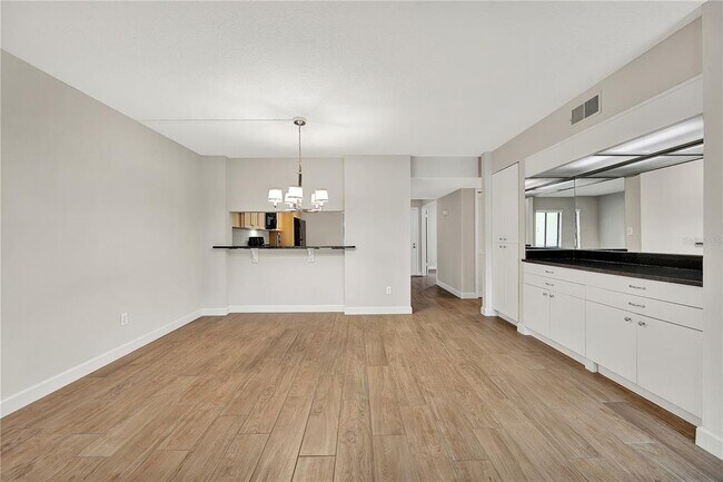 Building Photo - 2 Escondido Cir