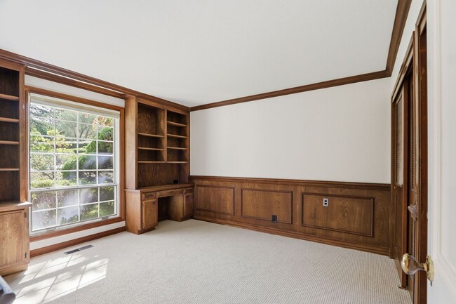 Building Photo - Stunning 3,488 Sq. Ft. Home with Pool & 3-Car Garage