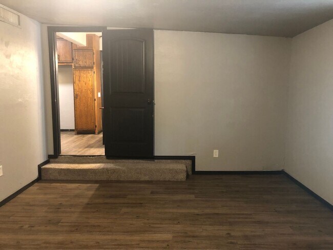 Building Photo - 3 Bedroom Single Family Home in Shawnee