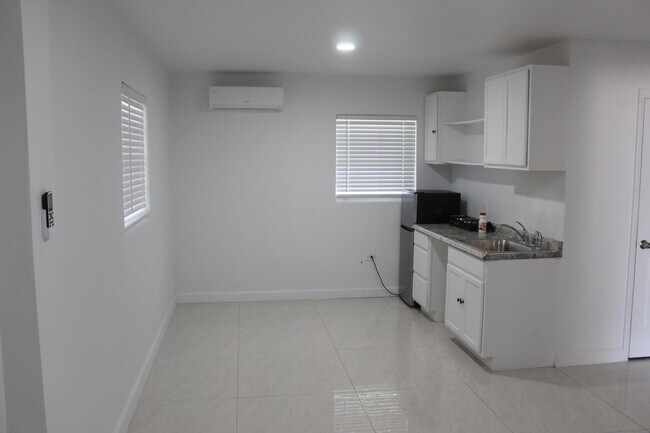 Building Photo - 4434 Venus Ave