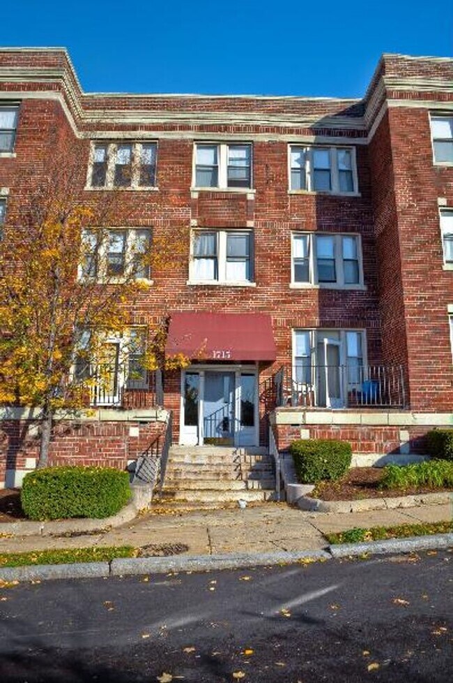 Building Photo - 1-1715 Commonwealth Ave
