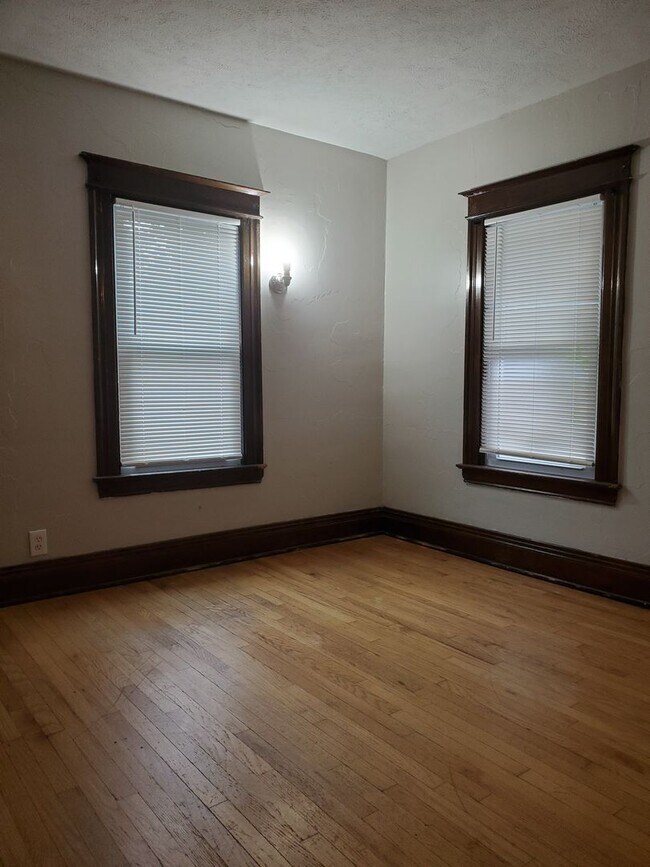Building Photo - 165-167-167 Pearl St