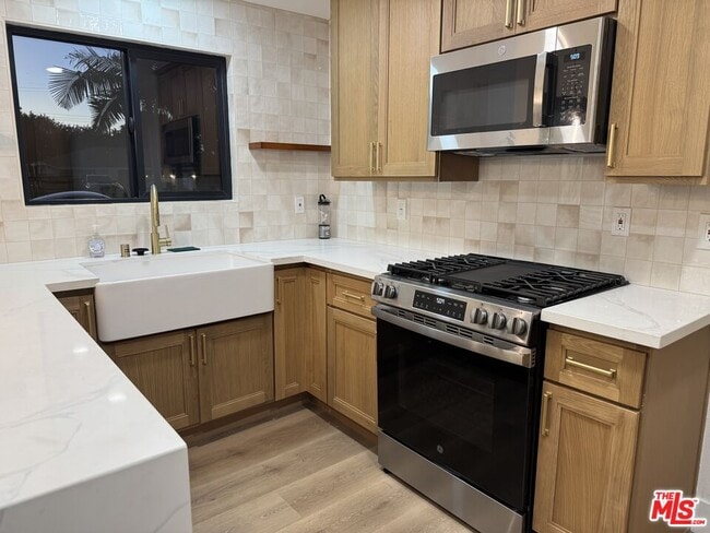 Building Photo - 801 Michael St