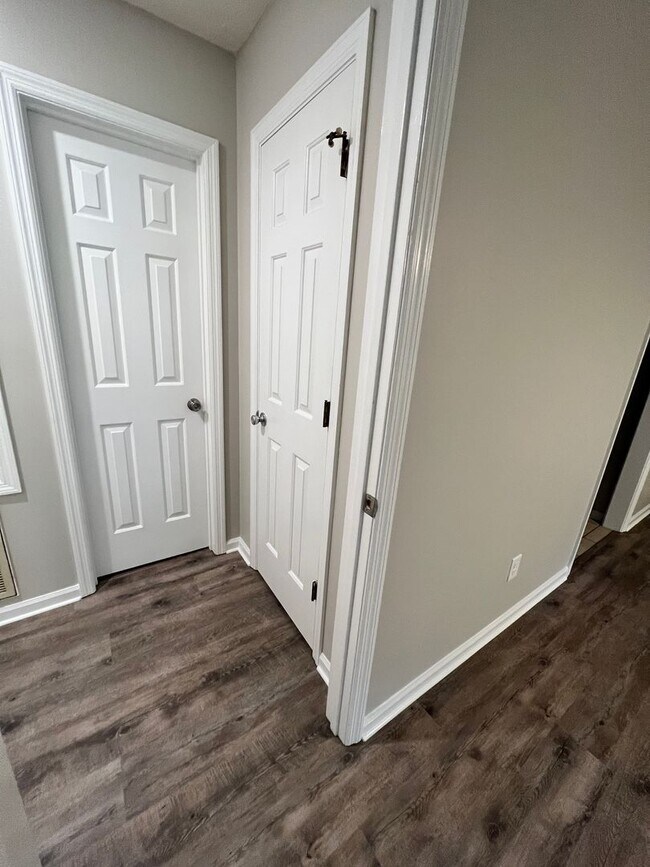 Building Photo - Hampton 1371-1373