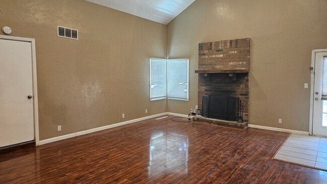 Building Photo - Space, Style, and Sunshine in Southlawn - 3 bed 1.5 bath home for rent