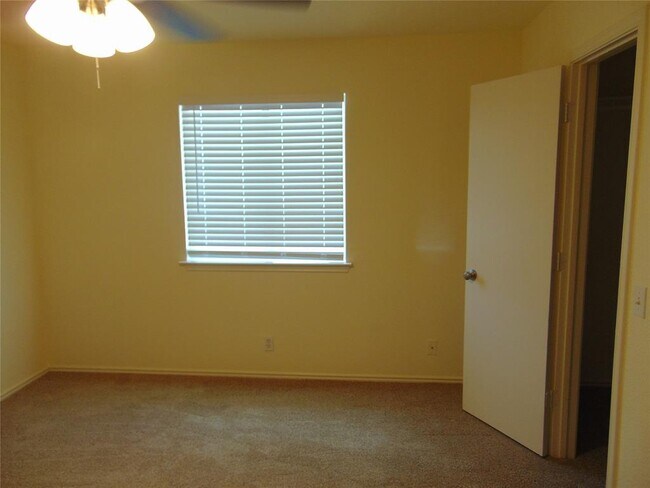 Building Photo - 15209 Bullace St