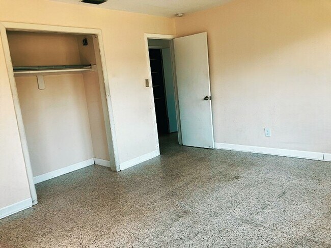 Building Photo - 2 Bedroom with fenced in backyard