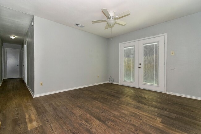 Building Photo - PEPERPORT.3913-3915