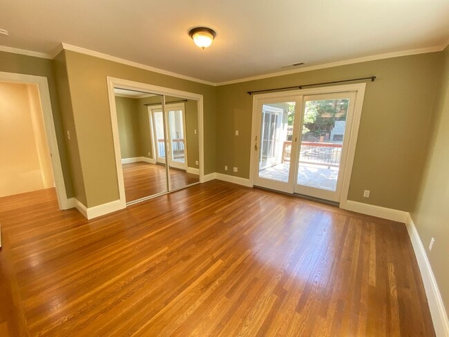 Building Photo - Advent - Four Bedroom Home W/ Incredibly L...