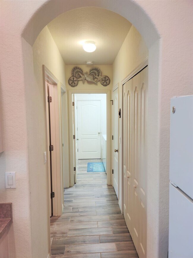 Building Photo - Seasonal Short-Term Villa located in the Auburn Cove Community with Community Pool!