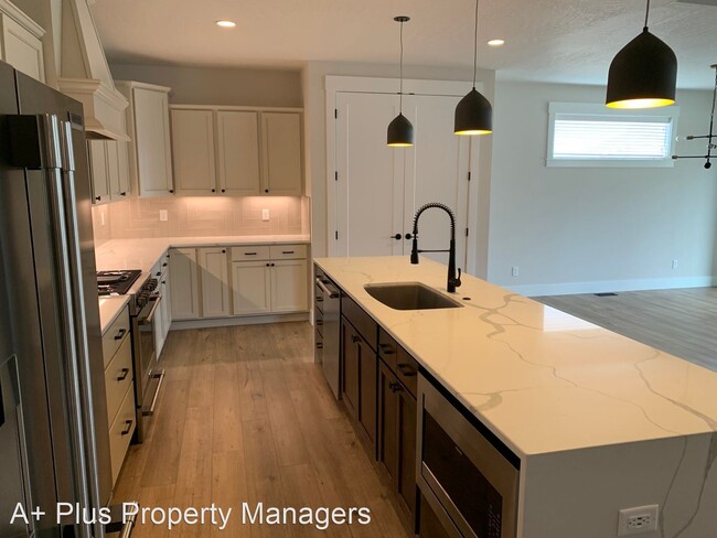 Building Photo - 5 br, 3.5 bath House - 7156 N Hourglass Dr