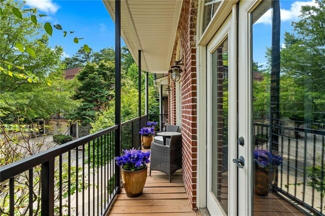 Building Photo - 5512 Glenridge Dr