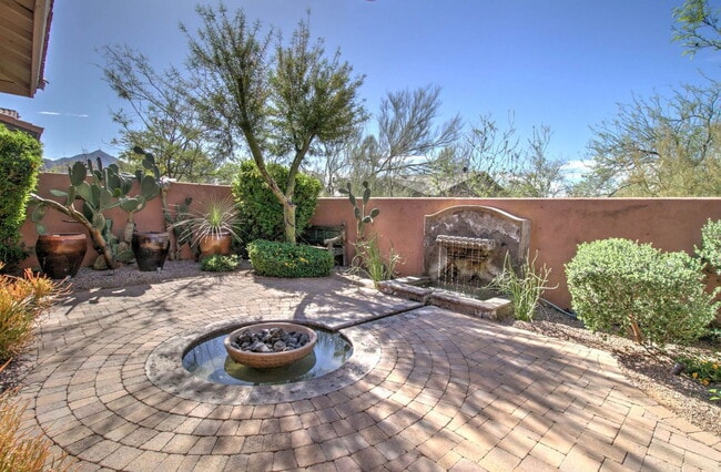 Building Photo - 9427 E Trailside View