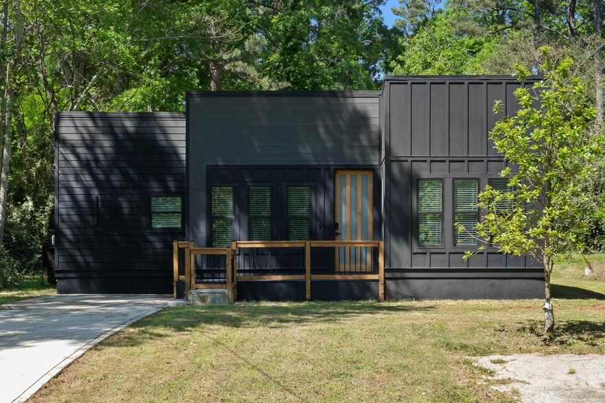 Building Photo - 101 Howell Dr SW