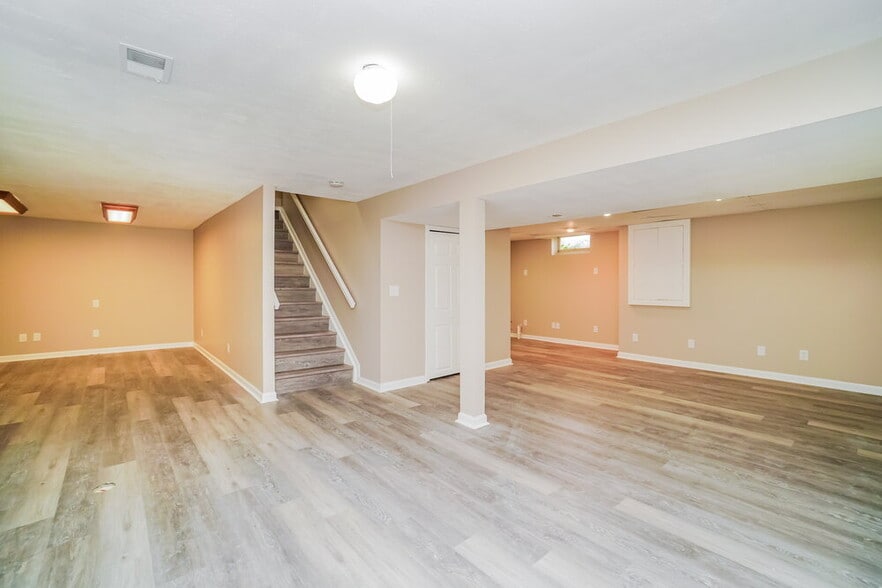 Building Photo - 1154 Crestview St