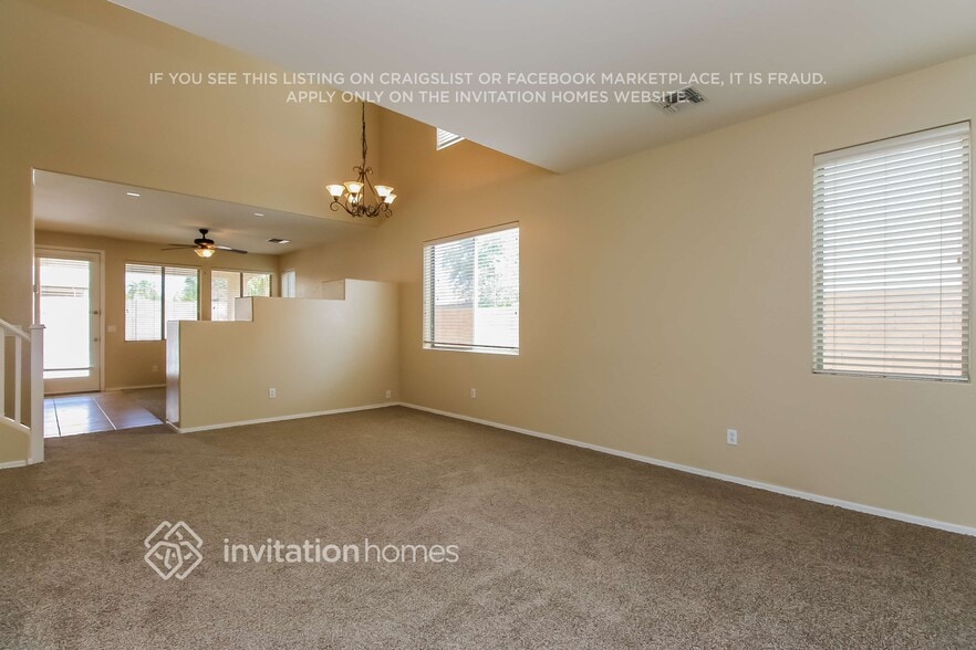 Building Photo - 7035 S San Jacinto Ct