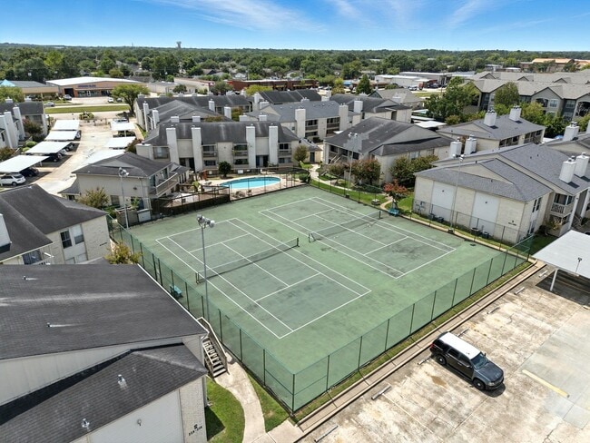 Building Photo - 3919 Fairmont Pkwy