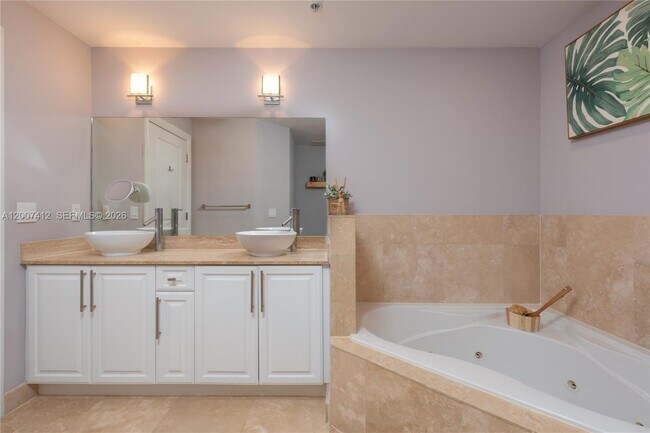 Building Photo - 1650 Galiano St