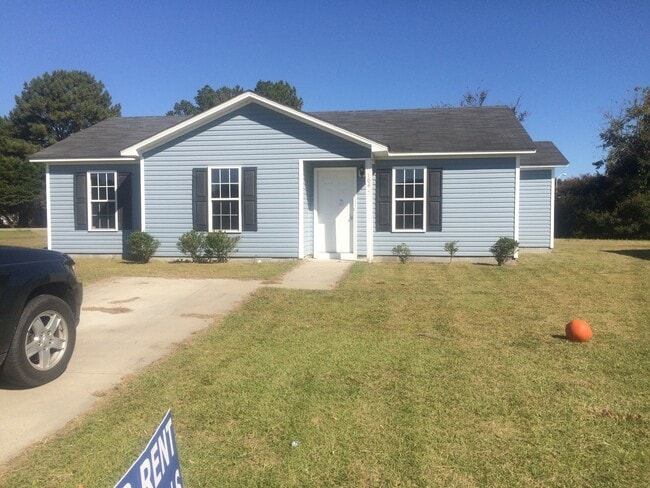 Primary Photo - Beautiful Home with a Great Location In Town