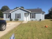 Building Photo - Beautiful Home with a Great Location In Town