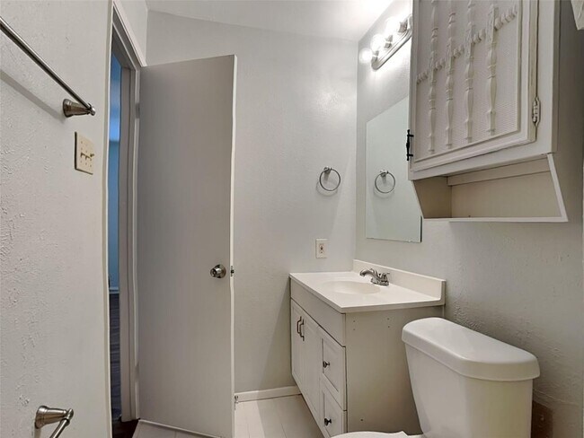 Building Photo - 3 BR/2BA | Renovated Single Family Home | Gated backyard