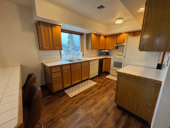 Building Photo - 4924 N Pearl St