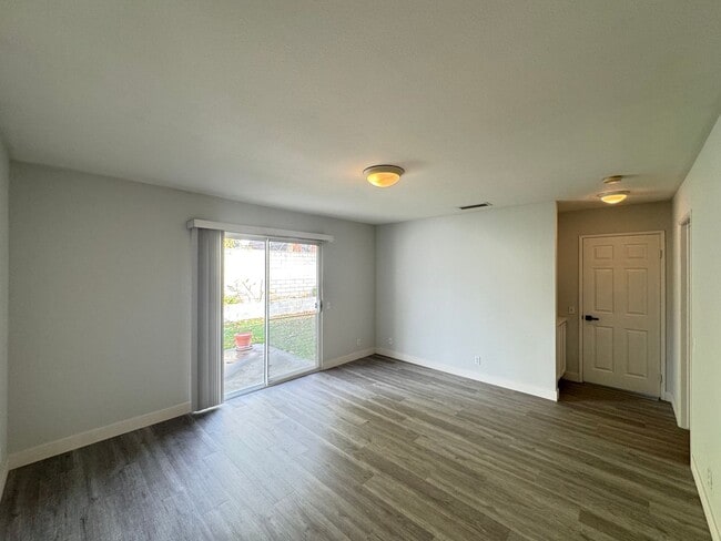 Building Photo - Welcome to Your New Home: Stunning Apartments in Monrovia