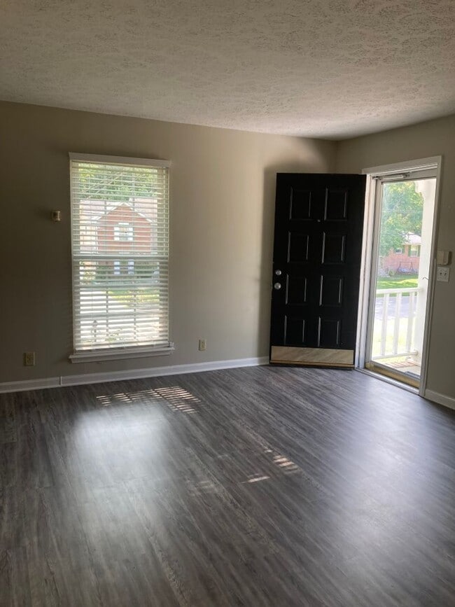Building Photo - $500 off this Cute Townhome.  Move in by 08/15/2026