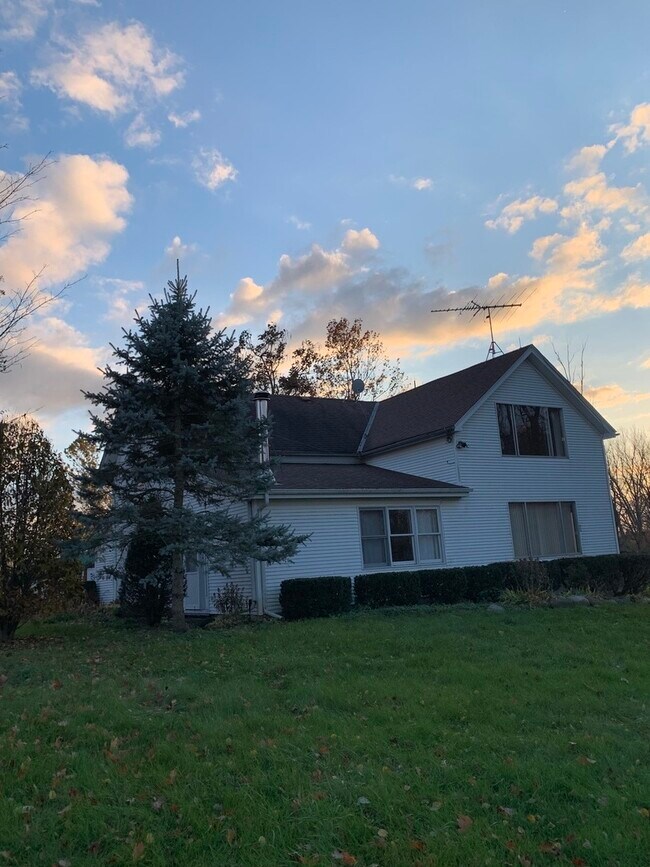 Building Photo - 37W793 Binnie Rd