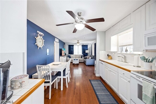 Building Photo - 547 101st Ave N