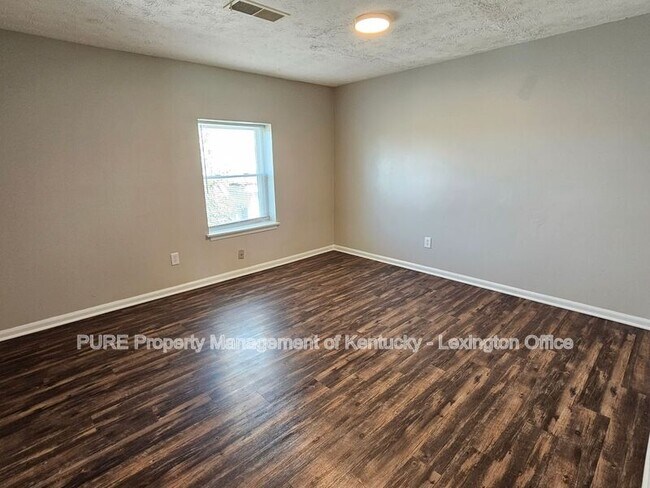 Building Photo - 427 Cardwell Ave