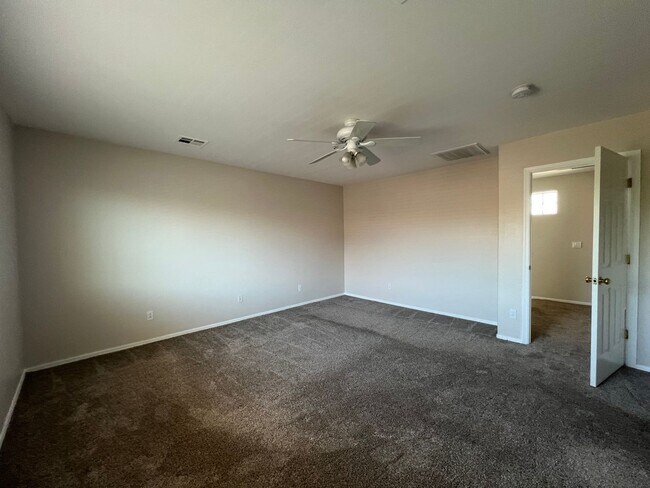 Building Photo - Fabulous Gilbert Location near San Tan Mall