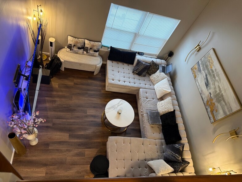 Building Photo - 36 Renaissance Ln