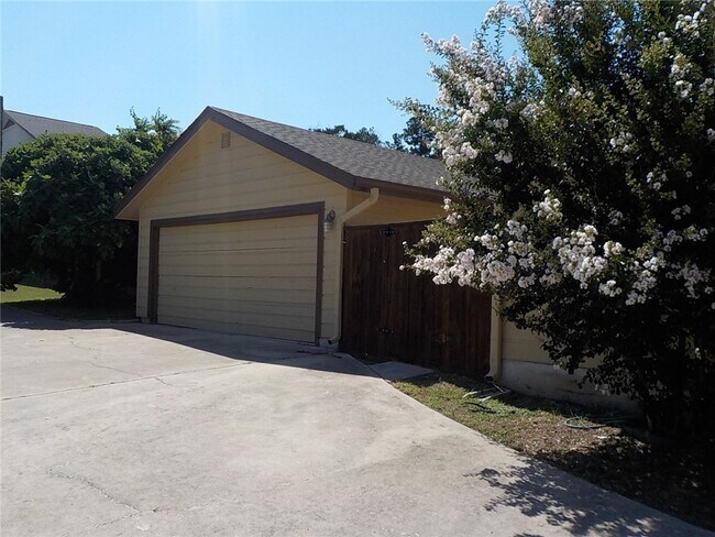 Building Photo - Ernest Properties 2 (295 Mooring Cir)