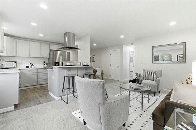 Building Photo - 2Bd/1.25Ba Edmonds Condo