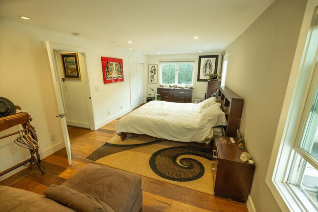 Building Photo - 30 Barranca Rd