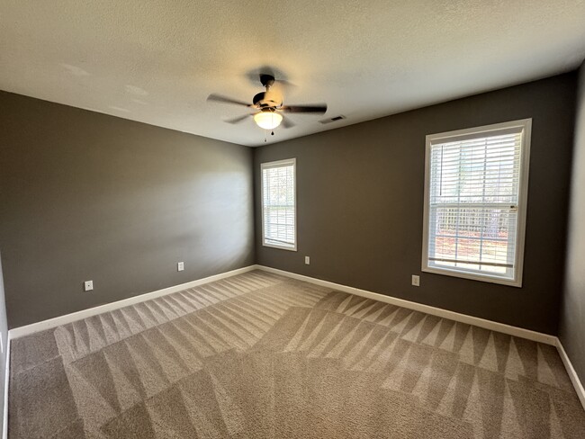 Building Photo - 145 Broadleaf Dr