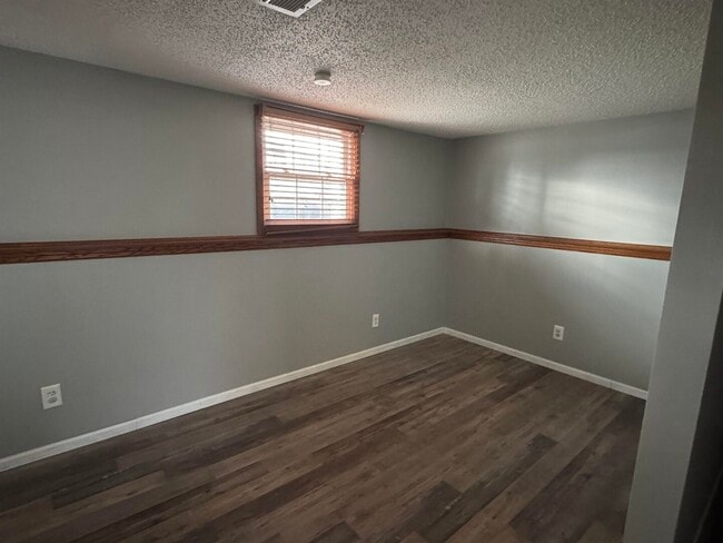 Building Photo - 4611 Scott St