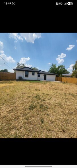 Building Photo - 3209 Sidney Dr